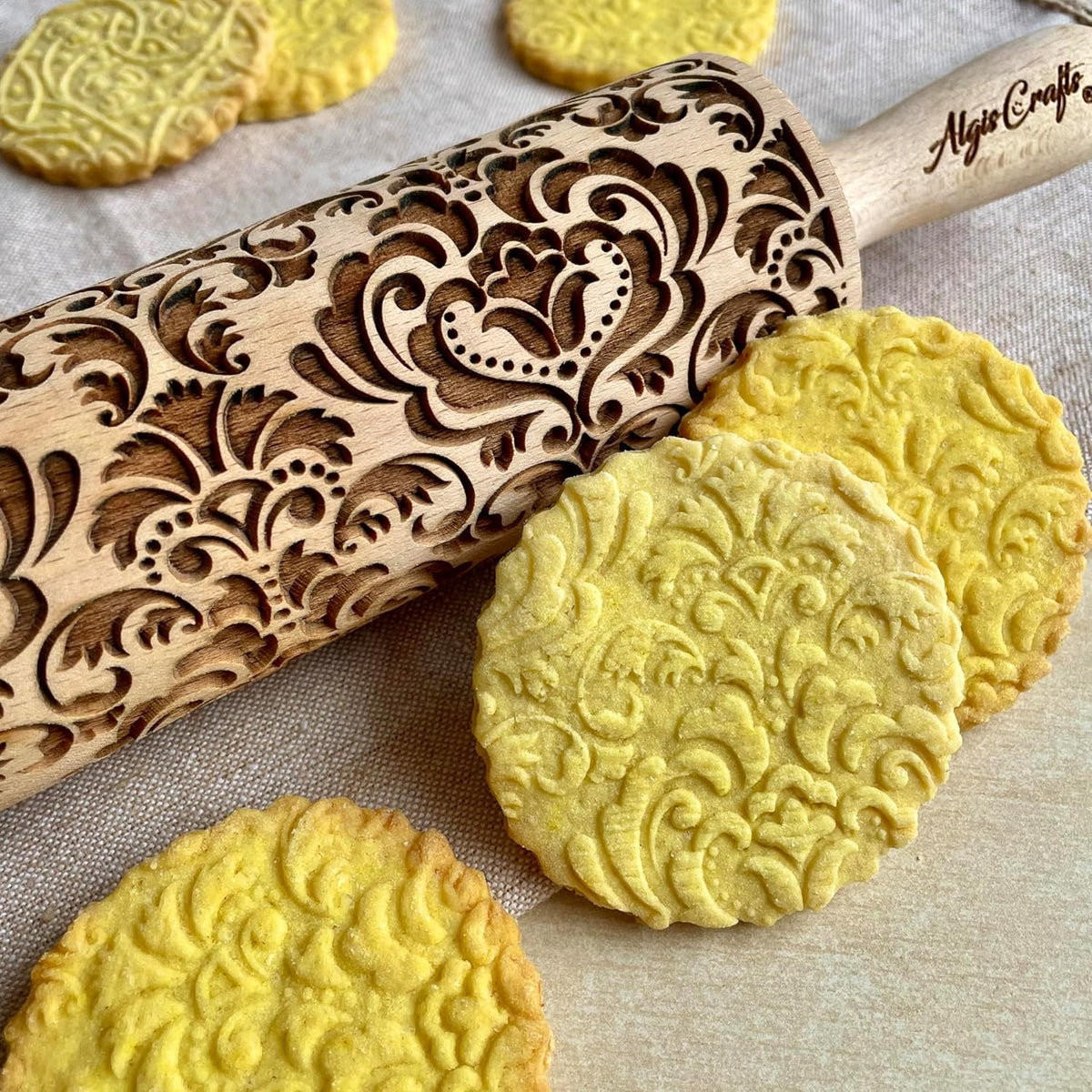 DAMASK embossing rolling pin. Wooden embossing rolling pin with flowers. Oriental flowers. Embossed cookies with flowers. Damask pattern. From Europe